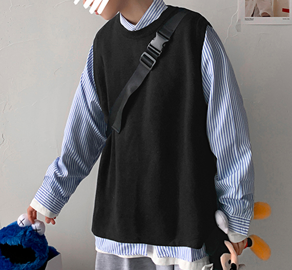 清爽干净不花哨,满满少年感学院风v领针织马甲搭配衬衫,活力青春,就是