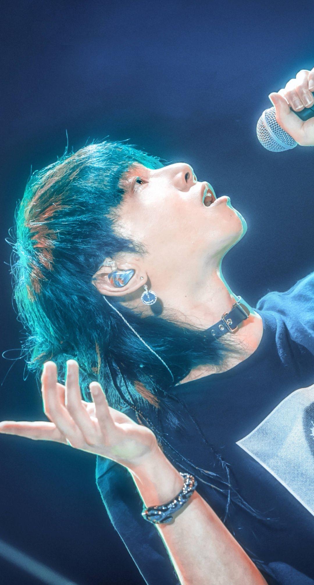 有没有华晨宇的高清图片有笑容更好卷儿美人更好