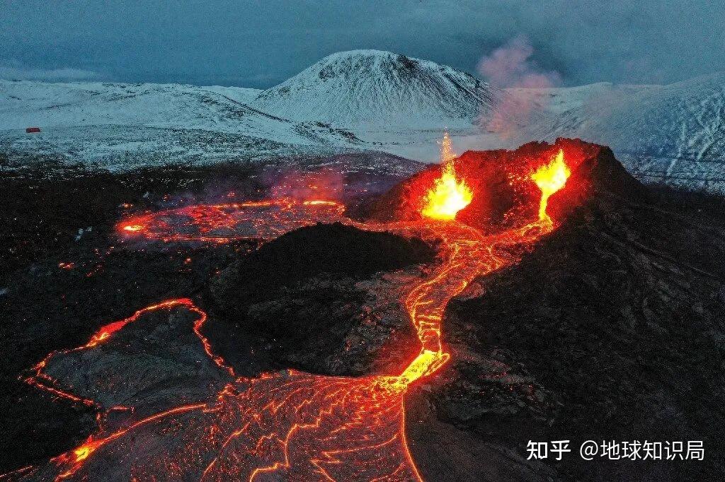 天火岛火山爆发的照片图片