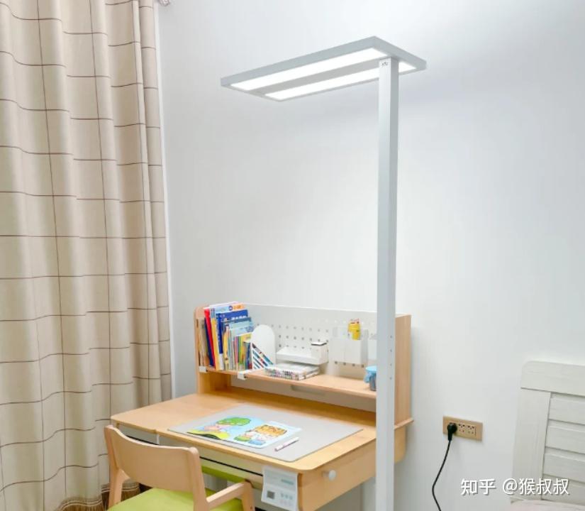【护眼大路灯终极指南】全网最全套路避坑+选购教程!2024有哪些值得入手的大路灯?书客、霍尼韦尔、小米等10款大路灯测评,一文看懂立式护眼灯不买错!