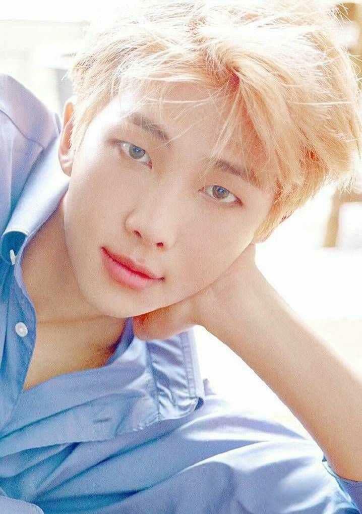 你有哪些金南俊帅气的照片