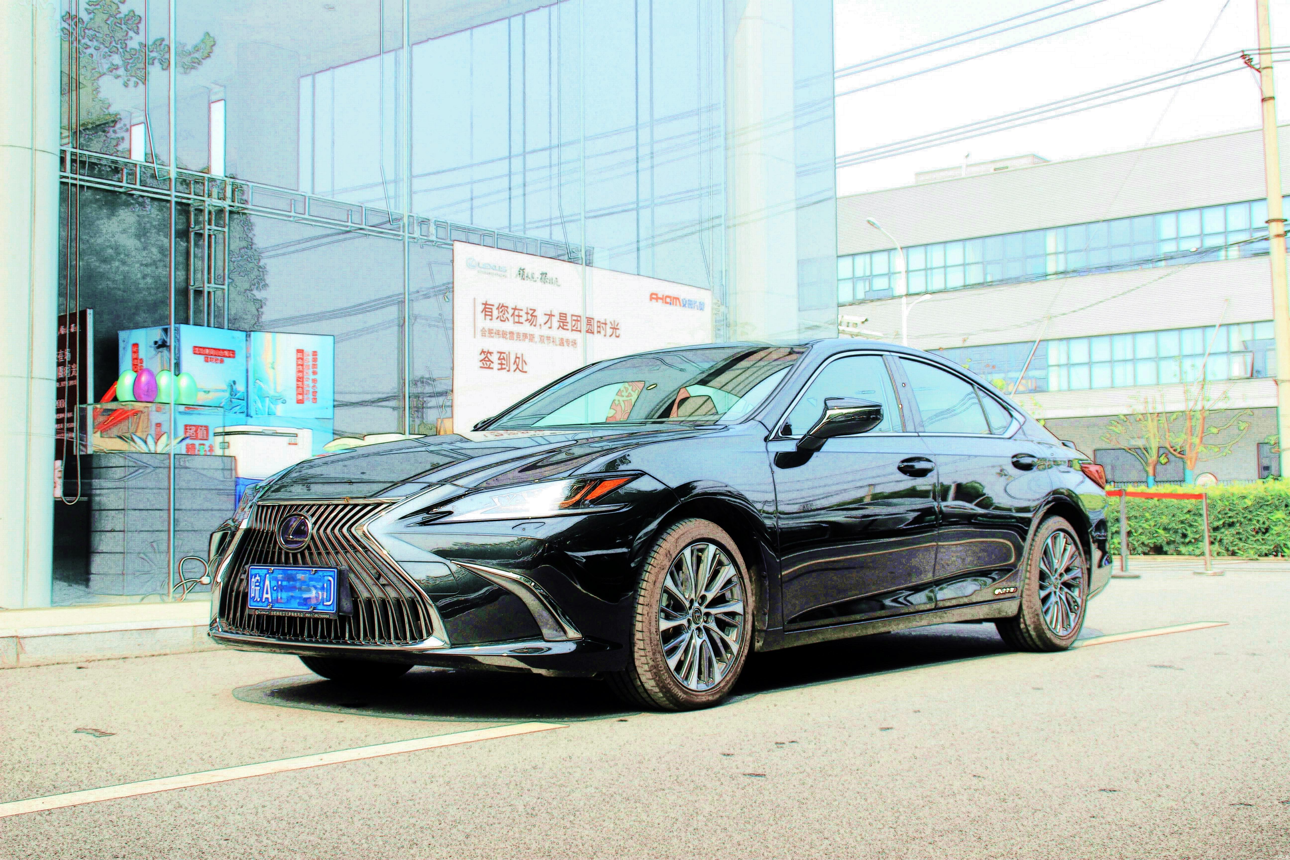 雷克萨斯全新es300h混动版到店实拍25l动力感受很强