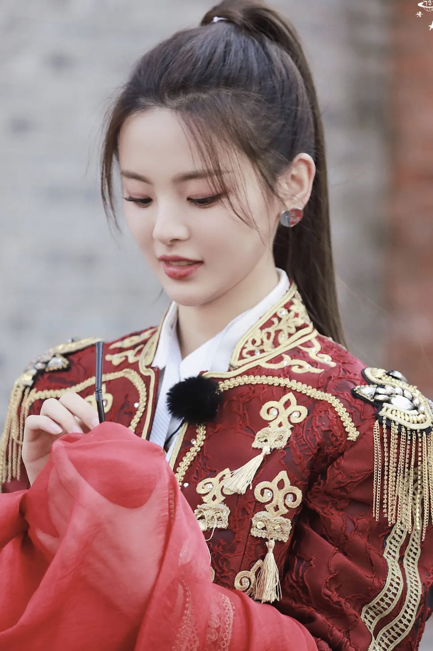 农村女孩杨超越是如何成名的