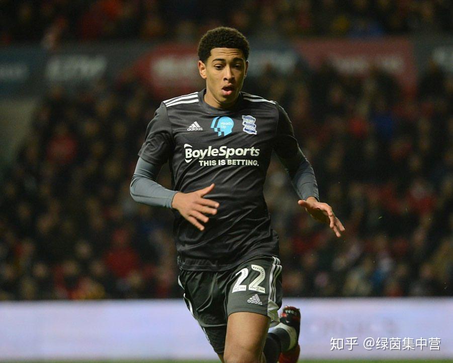 贝林汉姆备受关注的16岁英格兰妖人能力全面中场万金油