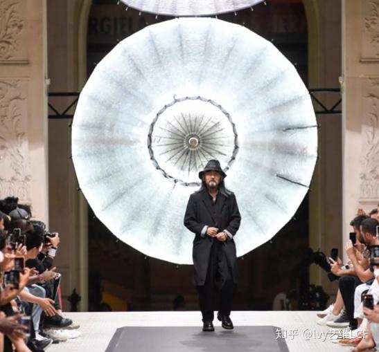 服装设计留学去哪些学校比较好,费用适中,性价