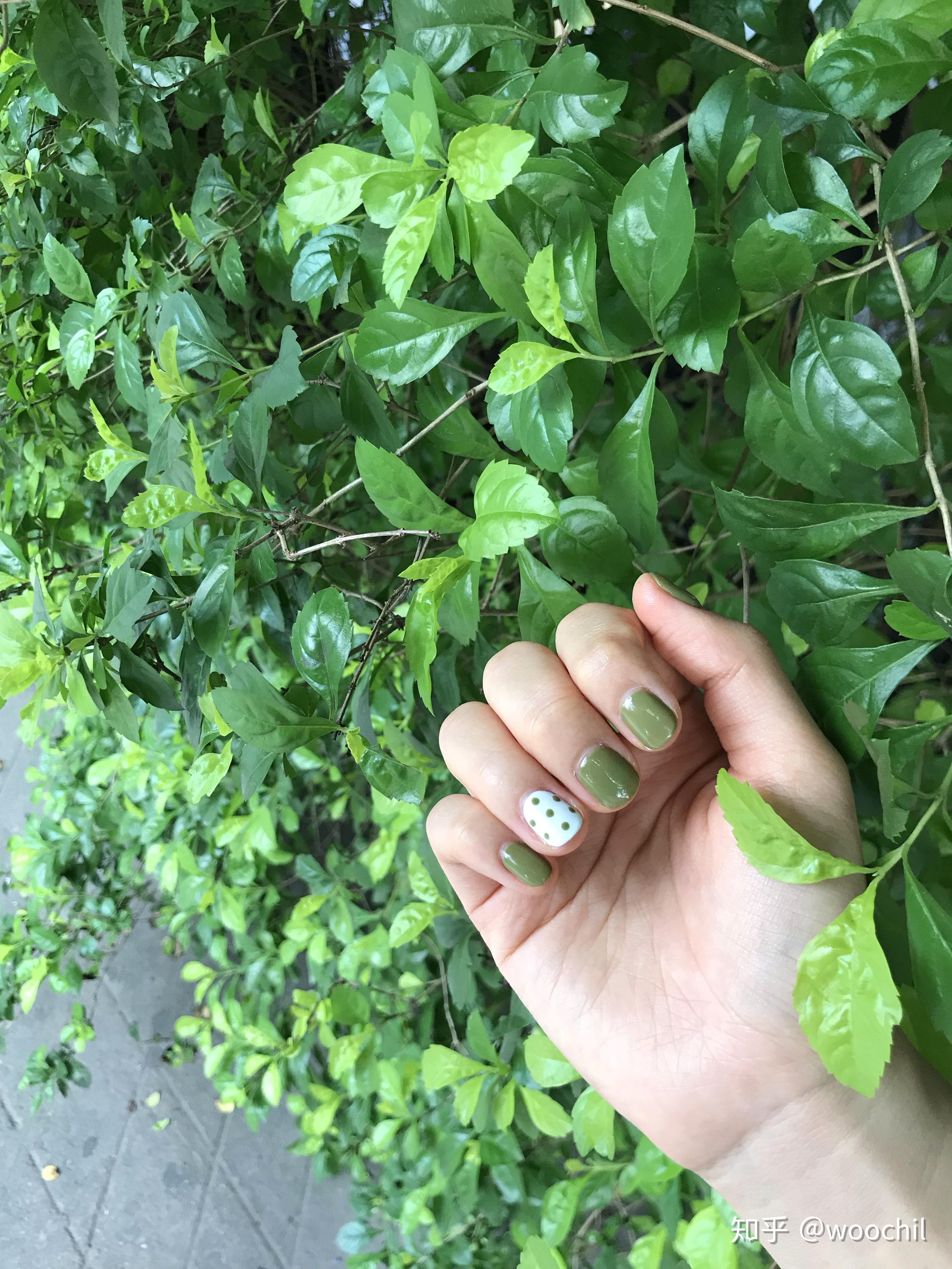 有没有好看的绿色美甲图片,适合春天那种的? - 知乎