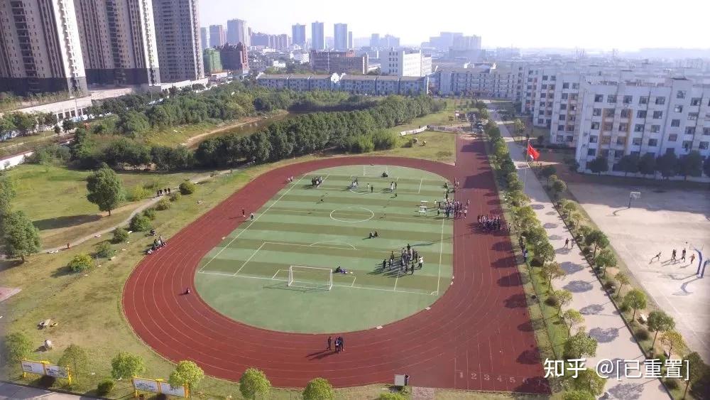 昌南校區…學校環境黃家湖校區…2018年6月,學校引進南昌交通學院(原