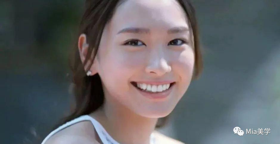 为什么有些人可以一直笑 v2-b94f286595a0d4e960722ac59159e768_r.jpg