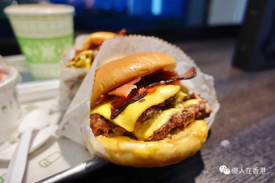 钢铁侠离开一周年,用一口芝士汉堡来怀念