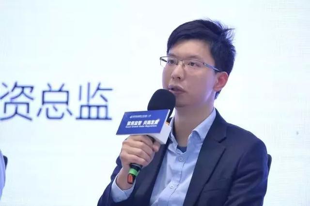 图为陆政哲发表演讲吴家麒认为,从投资者教育角度看,量化cta相对主观