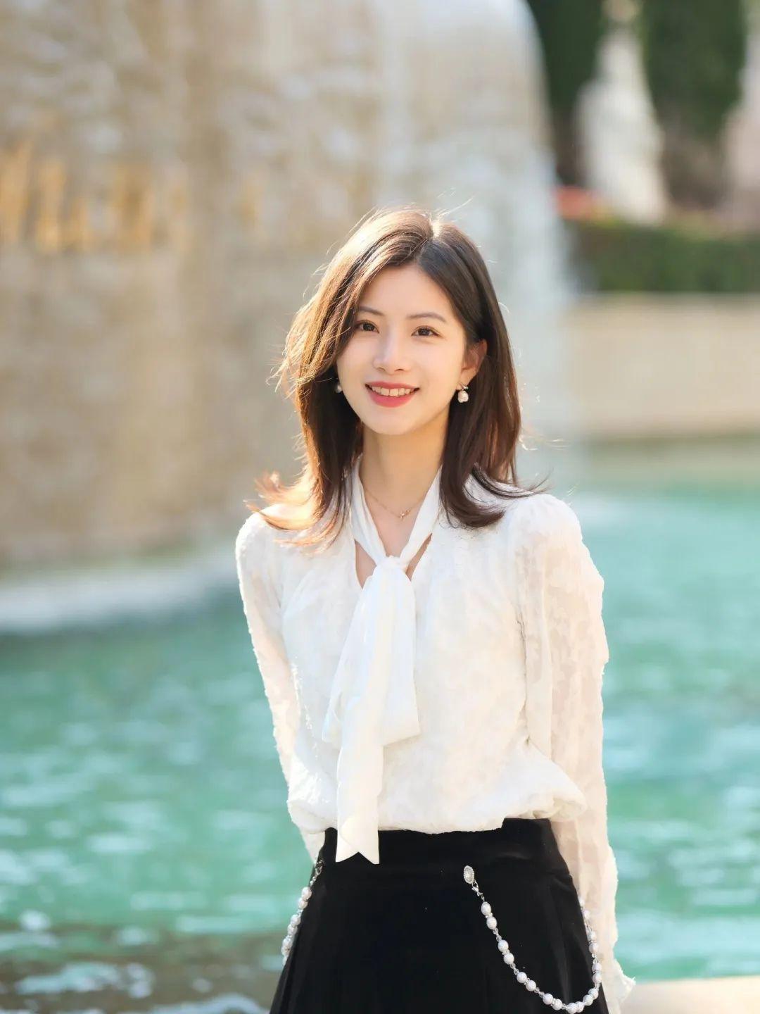 女生头发披下来,刘海中分和刘海斜分哪个更有气质? - 知乎