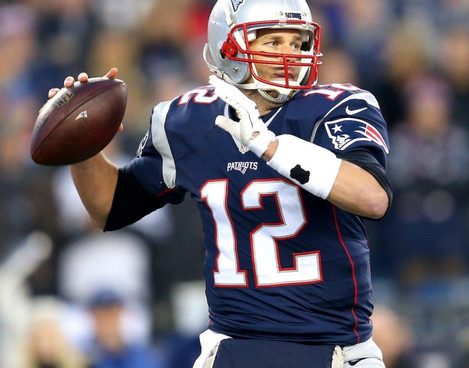 目前哪项球类运动的历史第一人是现役运动员?