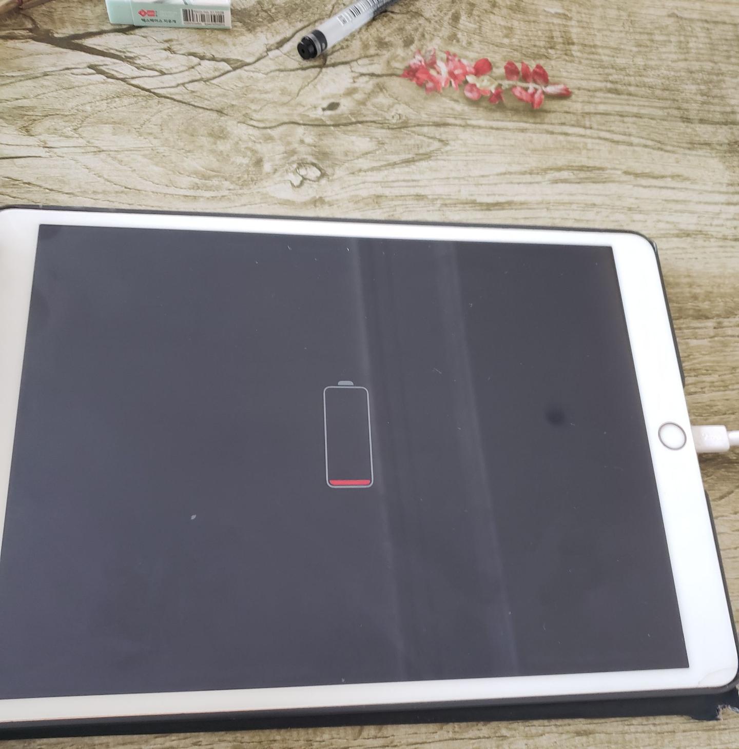 苹果iPad自动关机后一直显示红色电池是怎么回事? - 知乎