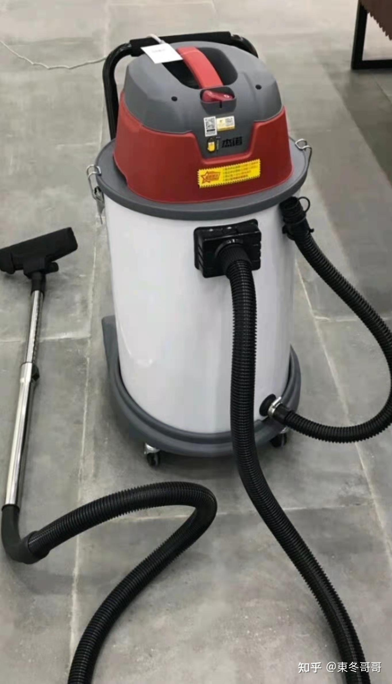 首先说明,桶吸式吸尘器缺点:笨重,不美观,噪音较大,相当于吹风机产生