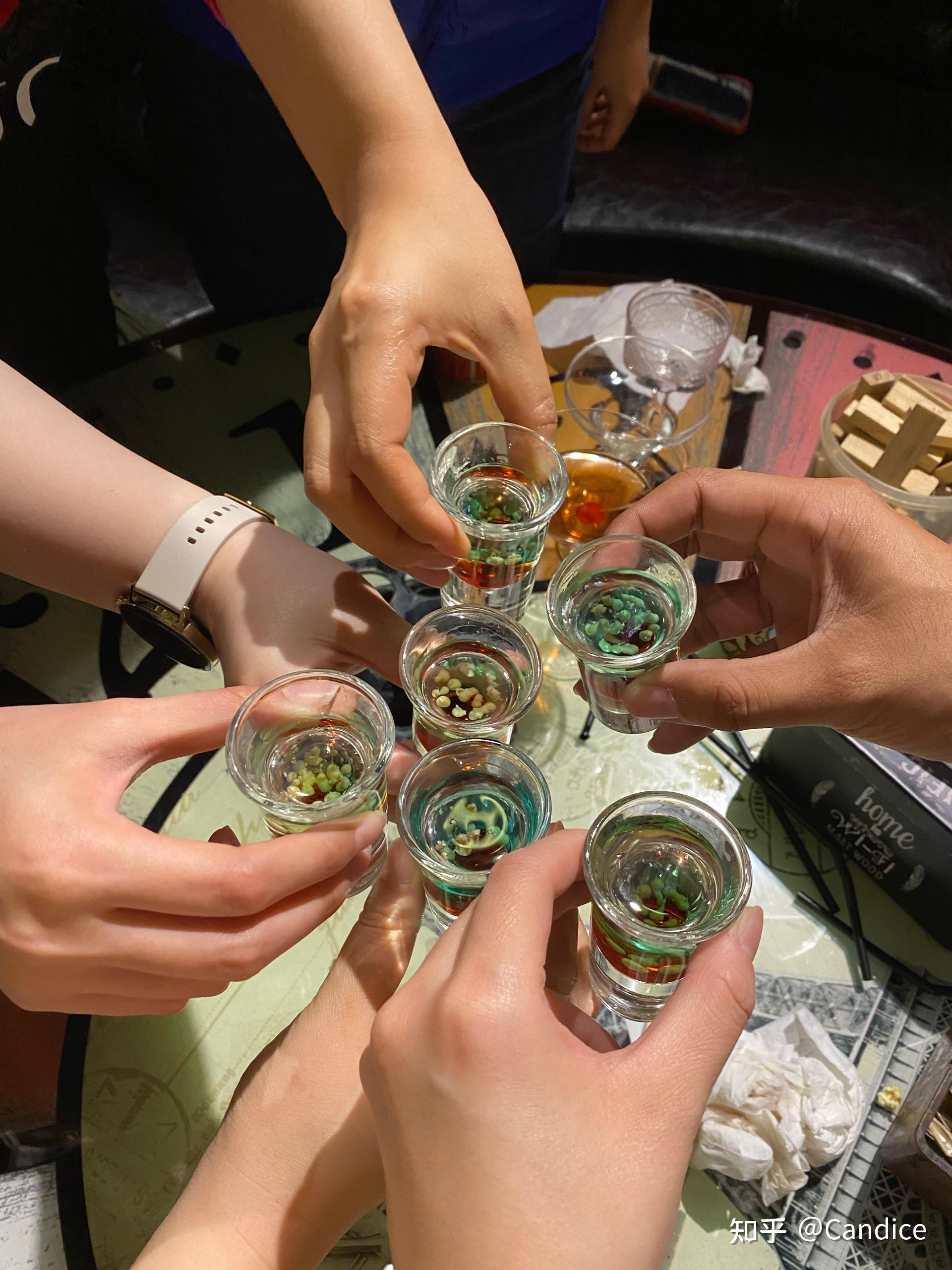 为什么有人酒喝多了马上就能昏睡过去,而有些人喝酒后大脑亢奋的一整