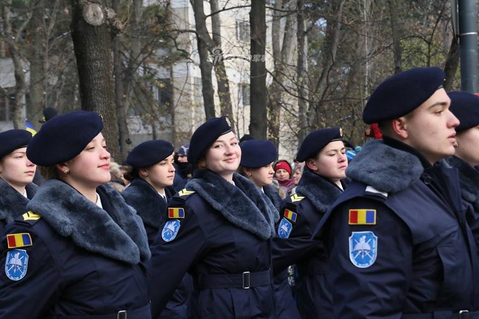 吸血鬼德古拉小说之后罗马尼亚女兵又火了最性感的女兵