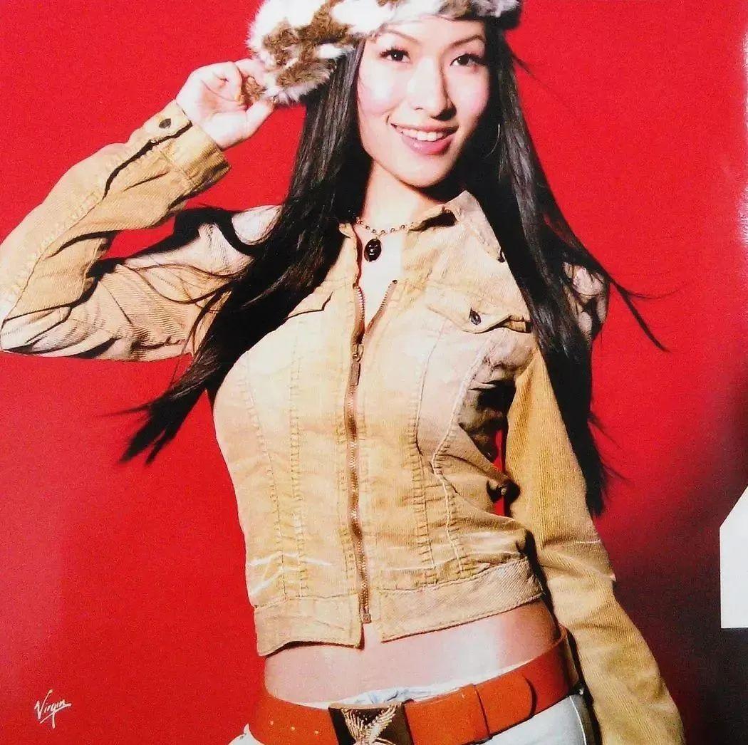 萧亚轩交新男友了混血很帅小她15岁