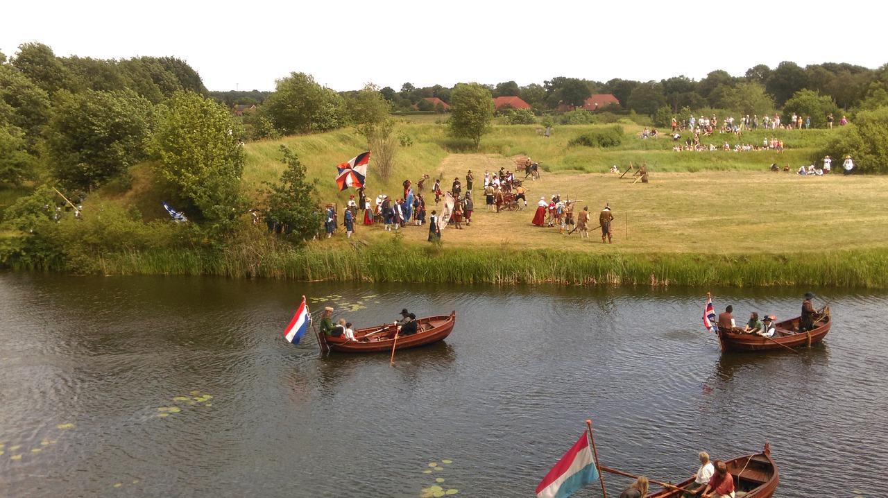 同学情谊：战友间的深厚友谊