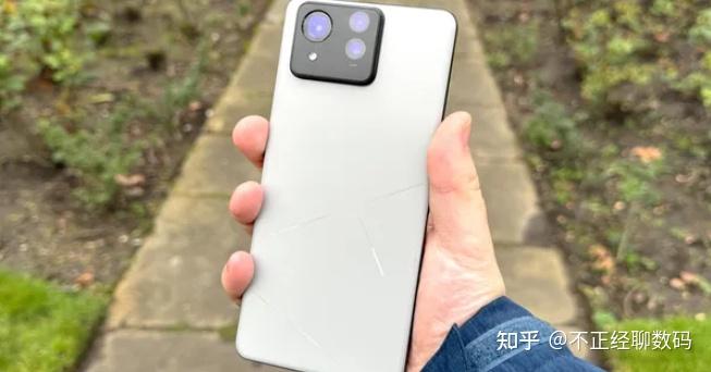 华硕zenfone11ultra评测功能丰富的旗舰电池续航惊人