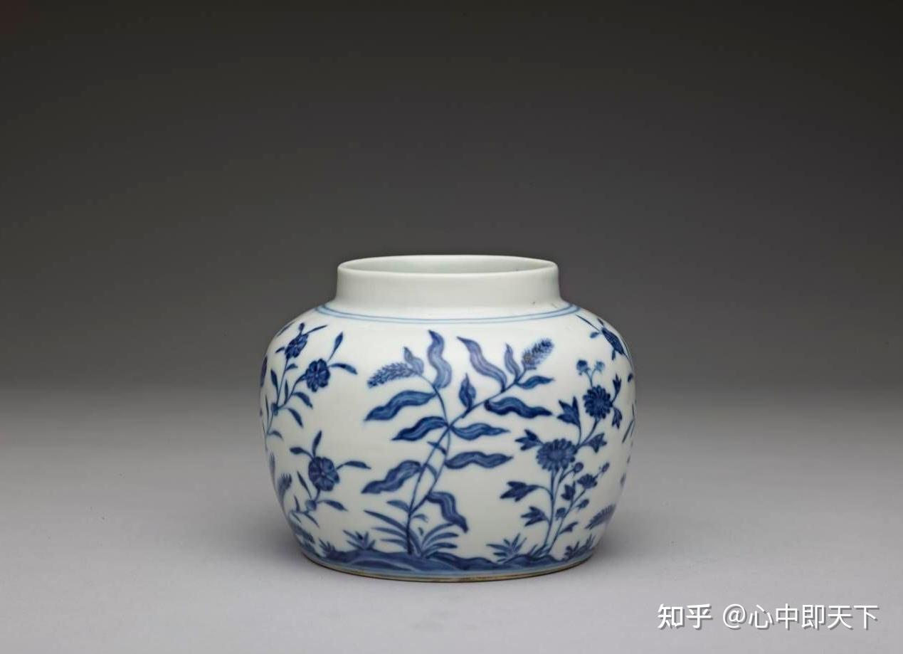 明成化青花花草纹罐