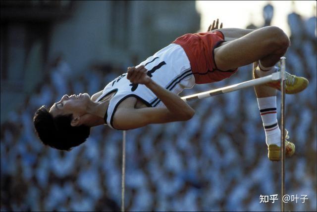 苏炳添在东京奥运会男子100米半决赛中跑出9秒83闯入决赛创造历史如何