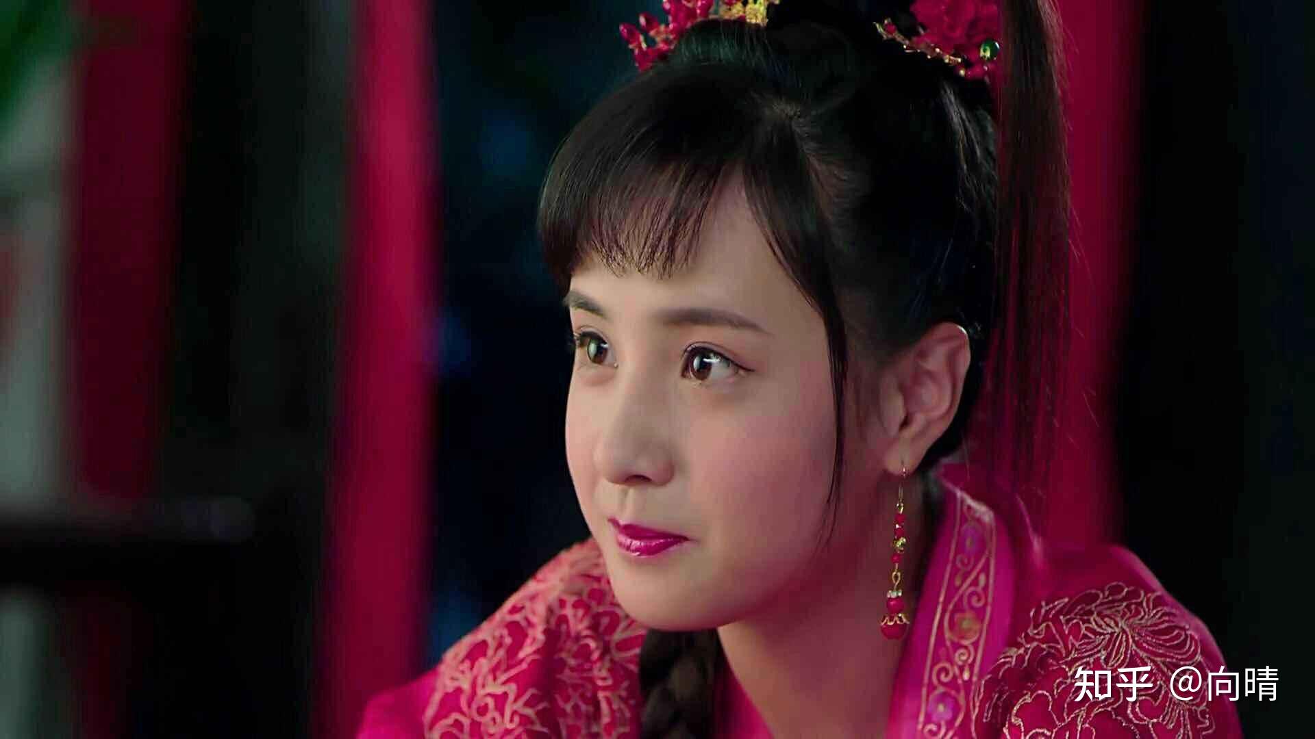 在网剧《人间烟火花小厨》中担当主演的蒋佳恩,曾是黑金公司的艺人,她
