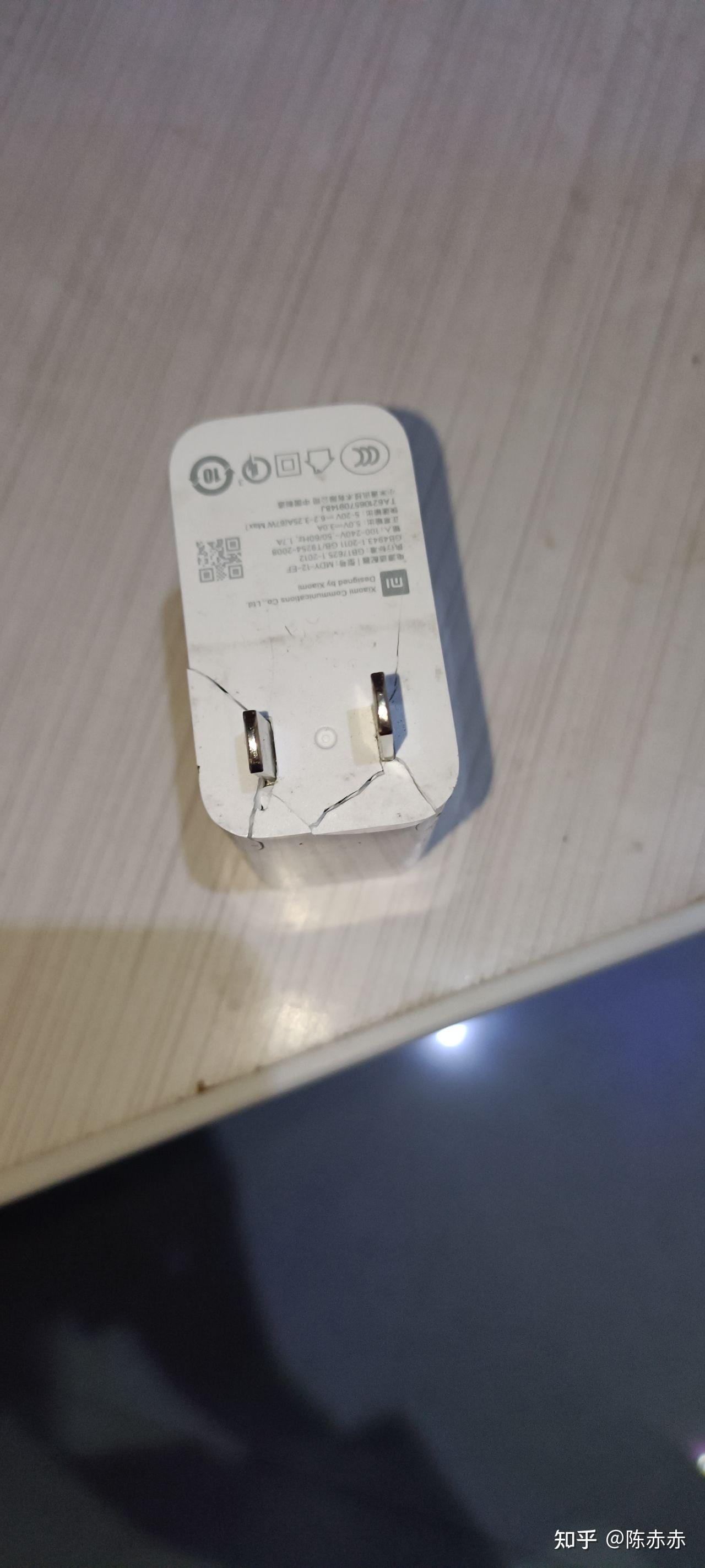 红米note10pro  67w充电头今天炸了,万幸没起火灾