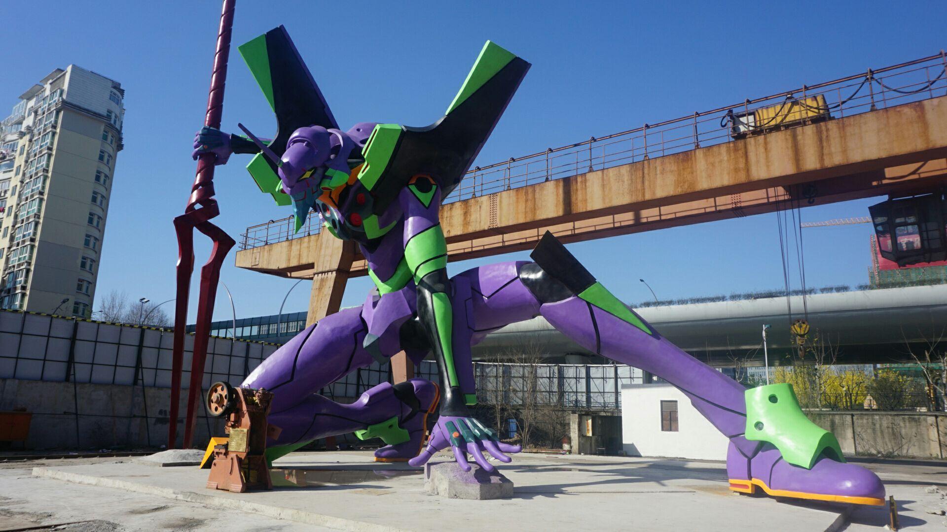 近距离观看上海新业坊25米eva初号机雕塑是一种什么样的体验目前是否