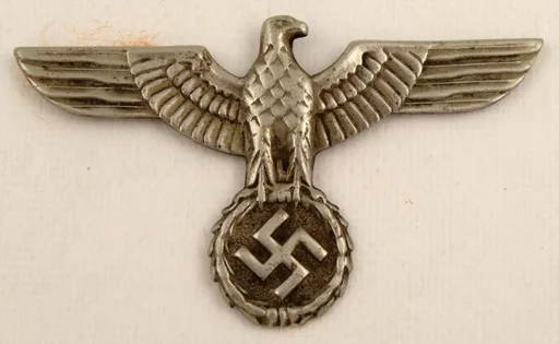 第一张图,纳粹国防军,肩膀上的鸟类是帝国鹰reichsadler的纳粹碧邋