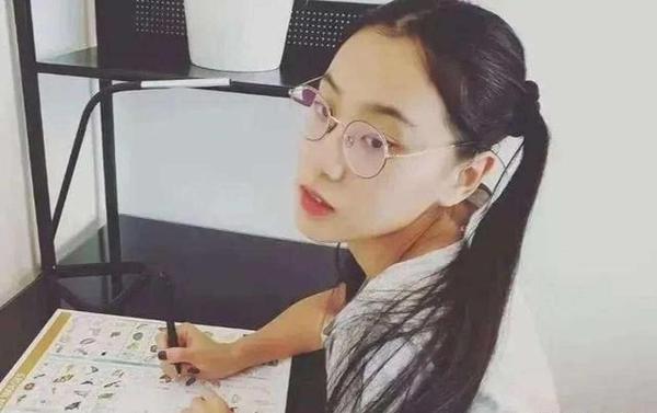 “女演员”刘月，外网顶流女主角，为钱自甘堕落，曾就读清华大学 - 知乎