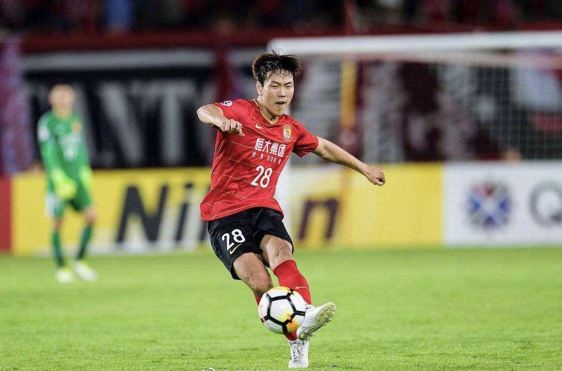 恒大王朝的关键球员中国足坛最成功的韩国外援后防大将金英权