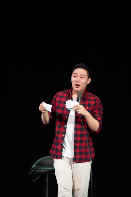 东北脱口秀独苗草根严值高凭何逆袭全国