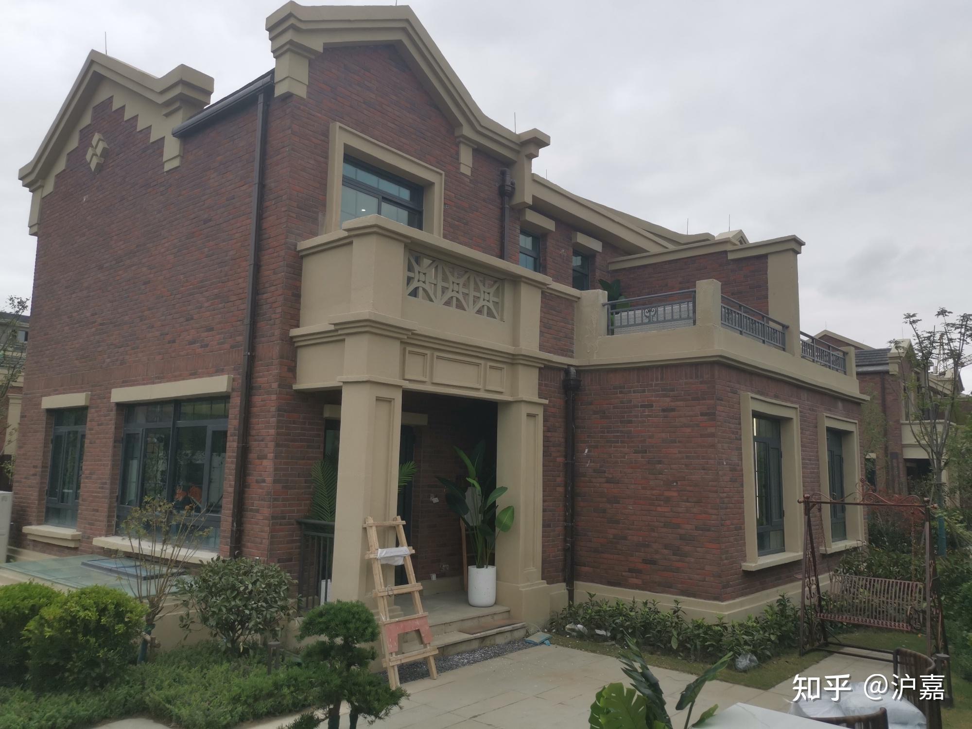 温馨提示:由于崇明岛大爱城别墅预售证还未申请到,以上所报价格均为