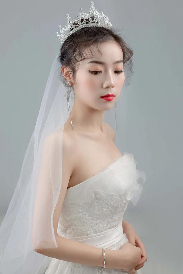 今日新娘妆01波波老师的三款绝美新娘妆都有其特定的风格特色,一定会