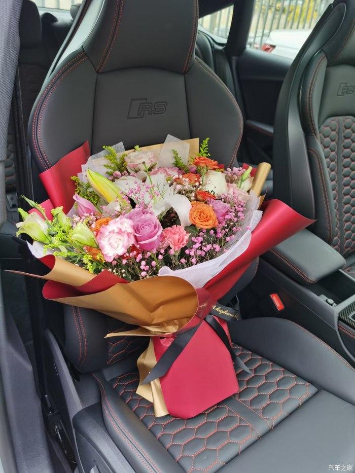 作为男车主,生日提车还送我一束花,真的是!