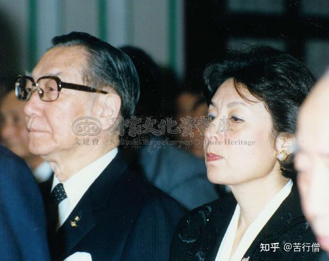 90年代,右边是同样的蒋家边缘人,孝文夫人蒋徐乃锦可以自行对比一下纬