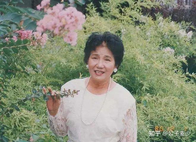 赵丽蓉去世22周年!60岁儿子罕露面满头白发,回故居悼念引人泪目 - 知乎