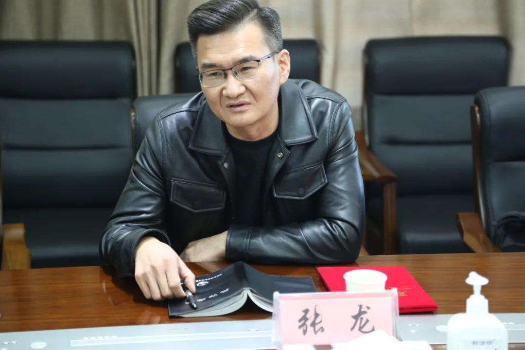 聘任仪式上,宣读了《关于聘任张龙,郭勇飞,张明勇等14名同志为白碱滩