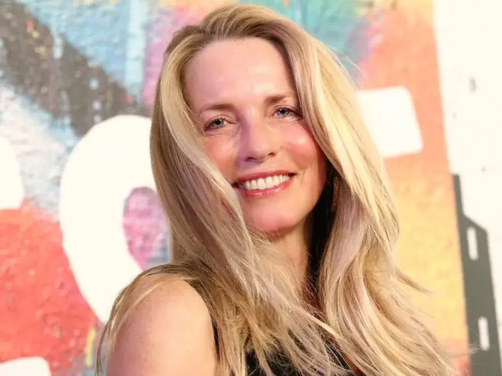 乔布斯去世第9年,56岁遗孀却甩掉1750亿遗产,和小12岁厨师在一起.