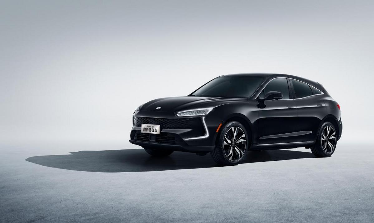 续航超1000km赛力斯sf5自由远征版售2598万元