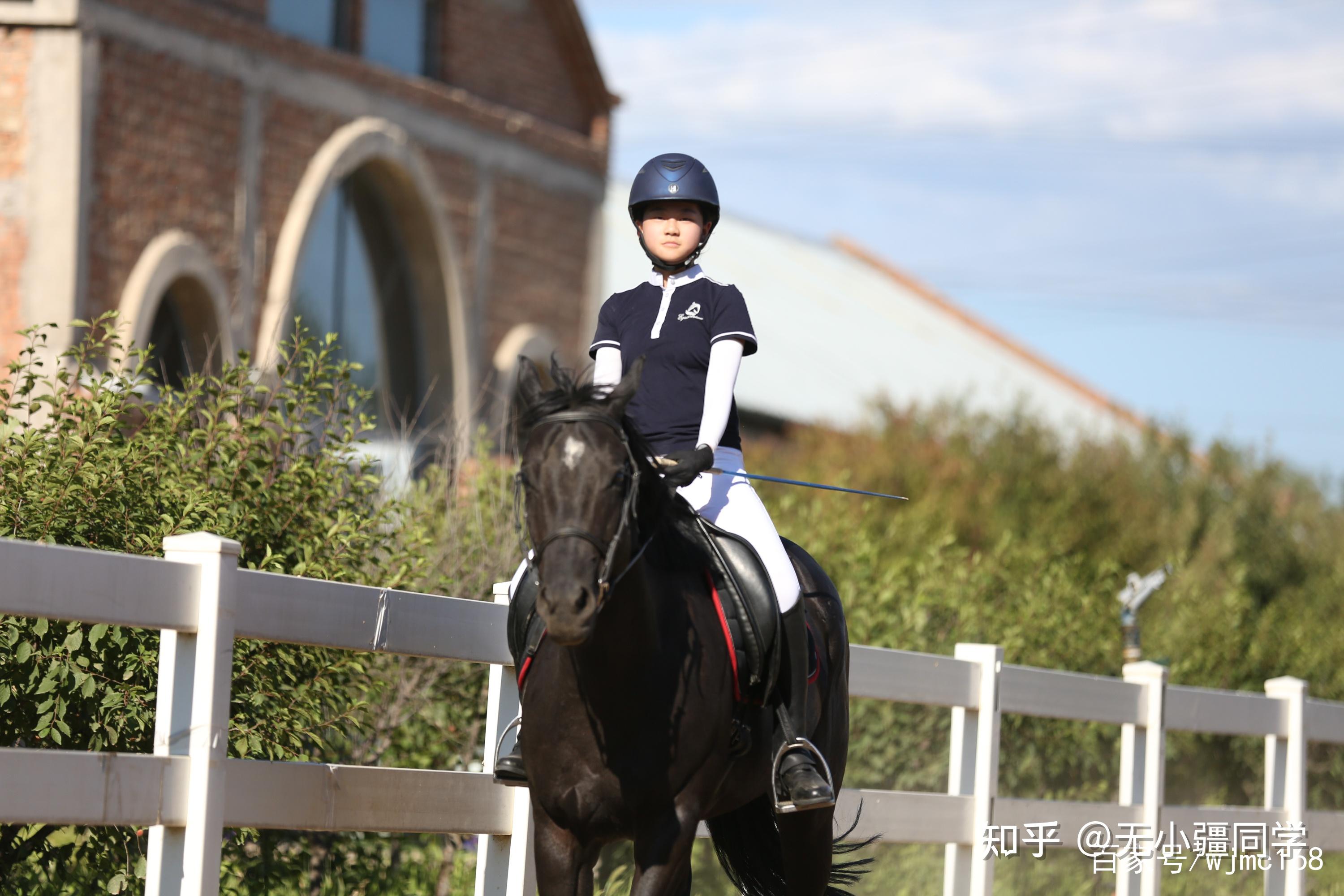 无疆牧场英式马术为成功的跳跃要准备什么
