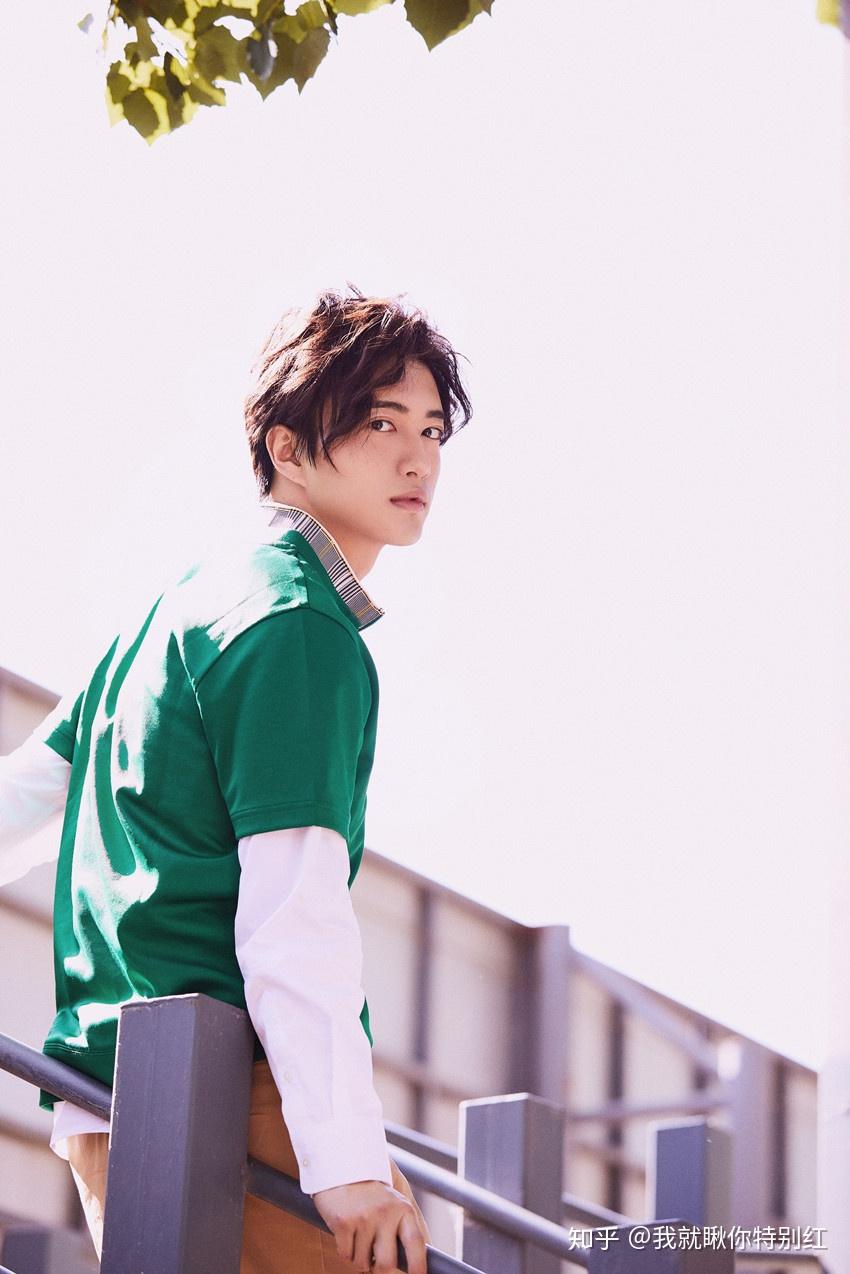 张博涵夏日写真来袭 眉目清秀恣意盎然 - 知乎