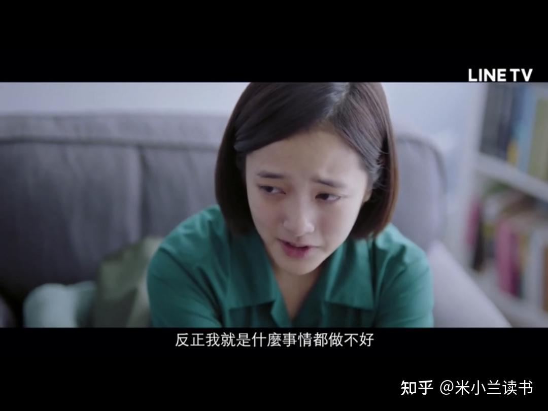 在上面《茉莉的最后一天》的视频里,茉莉自杀后,妈妈把所有的爱和压力