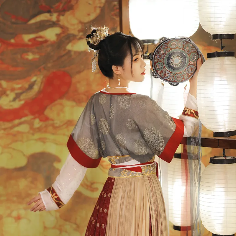 曲裾、直裾、襦裙、半臂、袄裙、褙子、圆领袍、直裰、贴里……这些古代服饰名词分别是什么意思? - 知乎