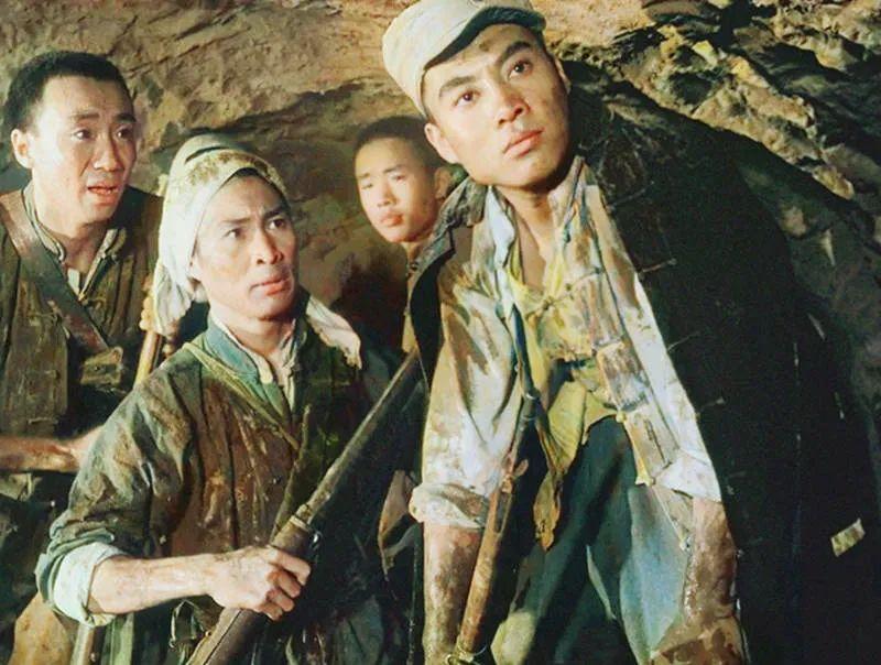 十月,不妨全家一起在光影中感受那段峥嵘岁月吧! - 知乎