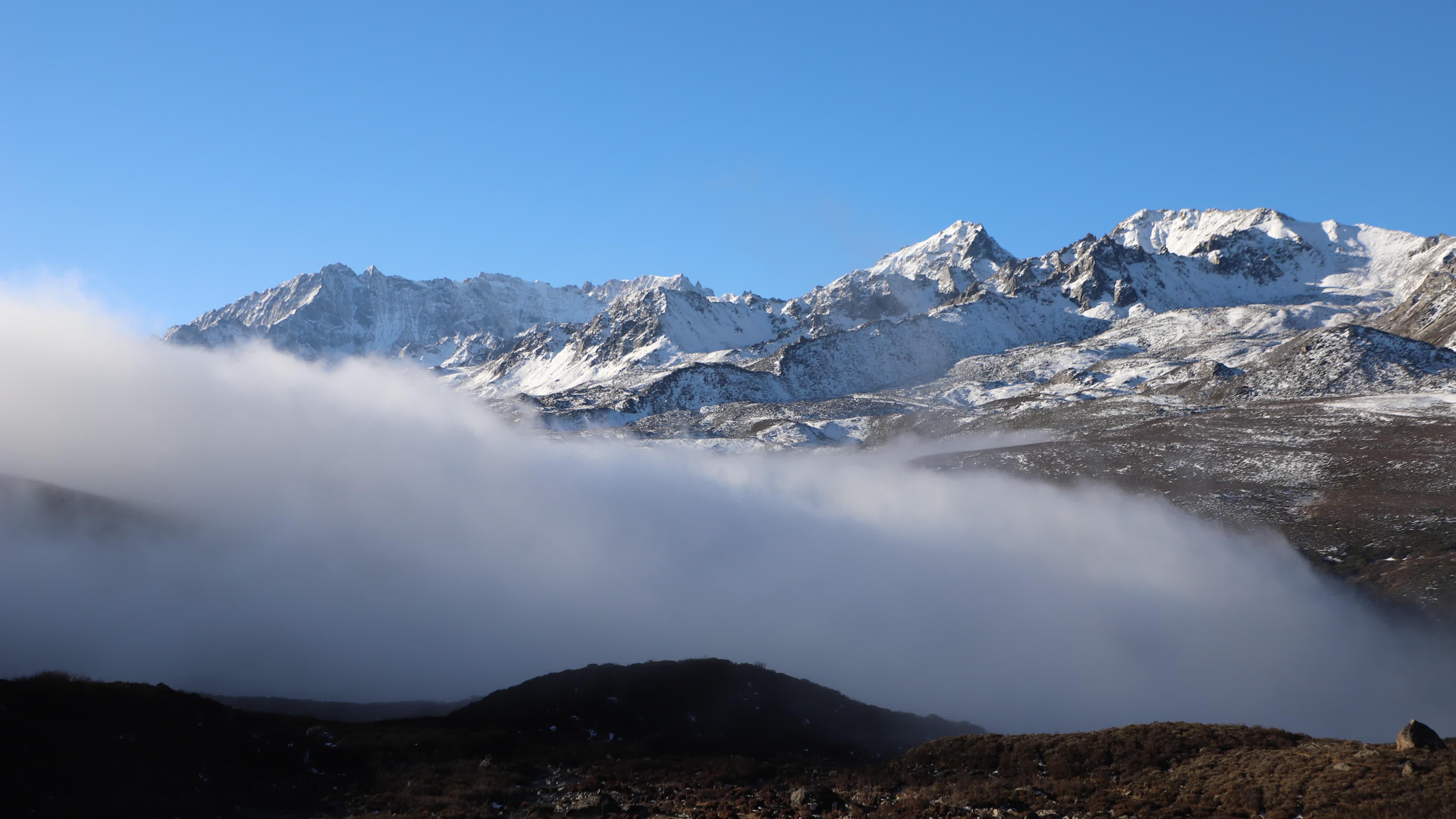 贡嘎雪山高清壁纸图片