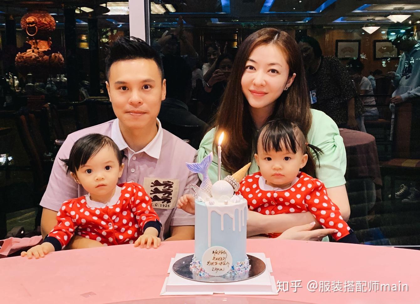 熊黛林加绒夹克露脚踝郭可颂一身牛仔帅气耐心带娃爸爸力十足