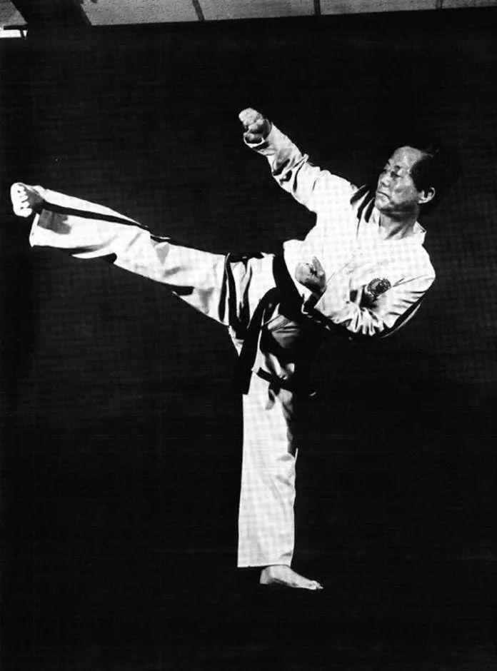 1918年的今天韩国人不予承认的跆拳道创始人崔泓熙诞辰100周年