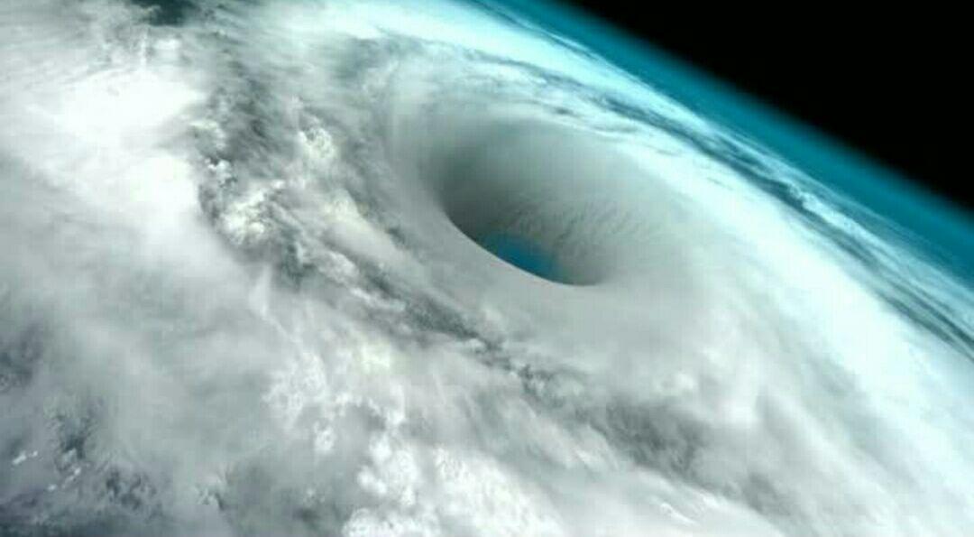 爆炸后高热以太四散高速流动,途中发生湍流现象出现涡旋,微旋变成粒子