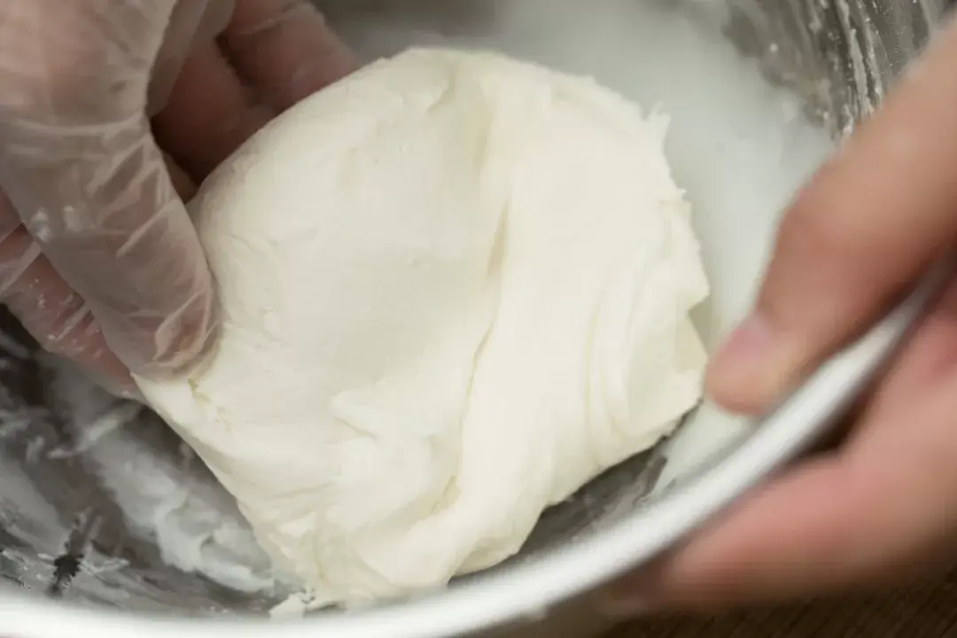 糯米要泡多久才可以磨水磨糯米粉 v2-bbb42986afd79b3d840b22ec1dba1d58_r.jpg